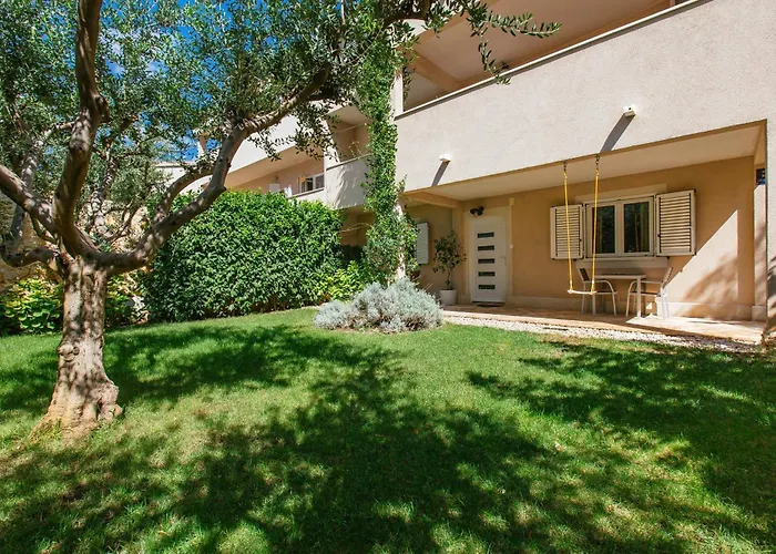 Split City Stay,Family Garden Apartments ,Kids Friendly, Parking In Private Garage