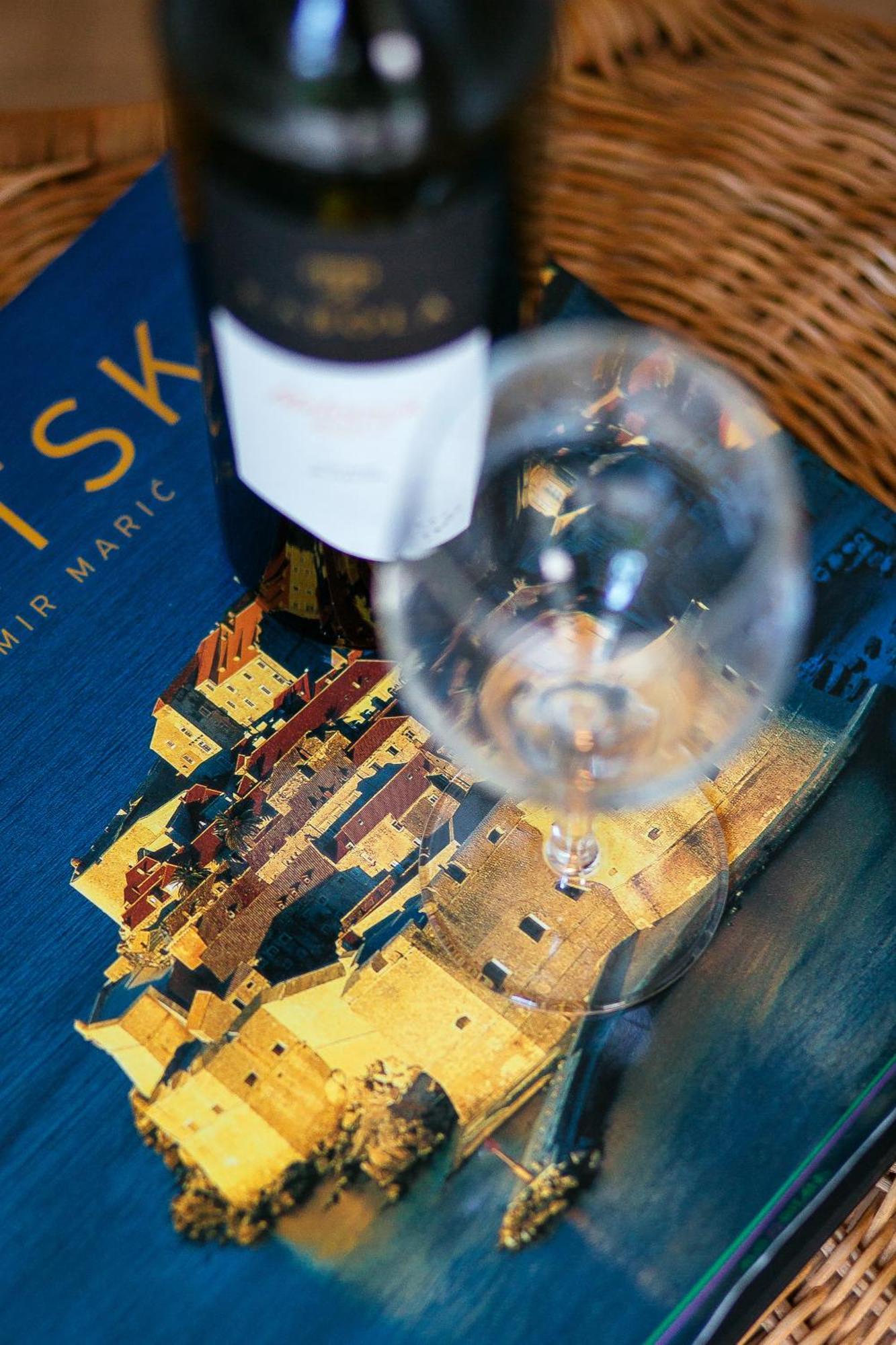 Split City Stay,Family Garden Apartments ,Kids Friendly, Parking In Private Garage *