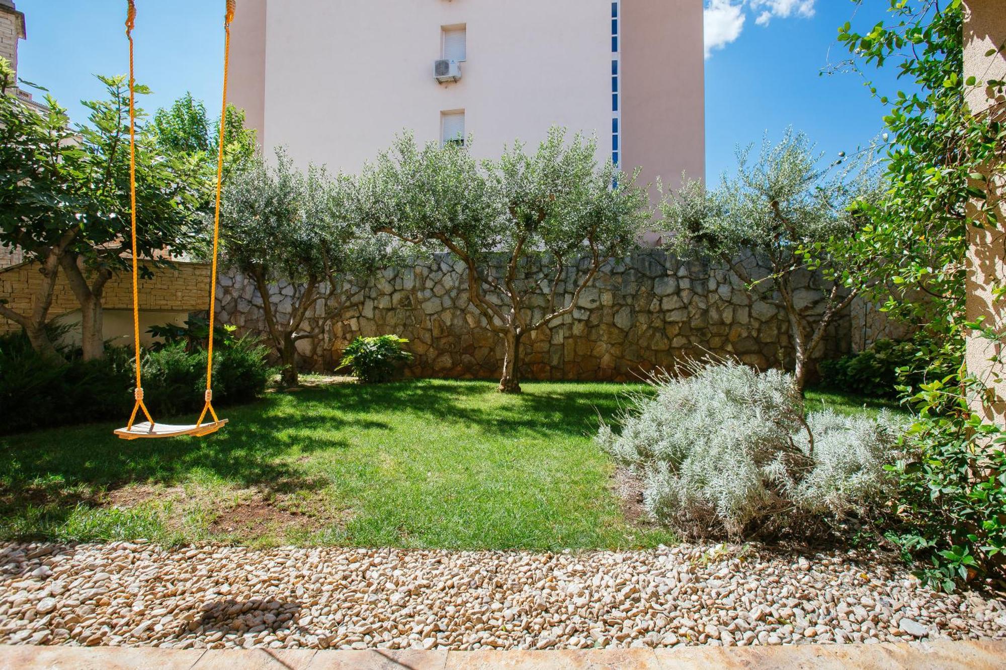 Split City Stay,Family Garden Apartments ,Kids Friendly, Parking In Private Garage Split