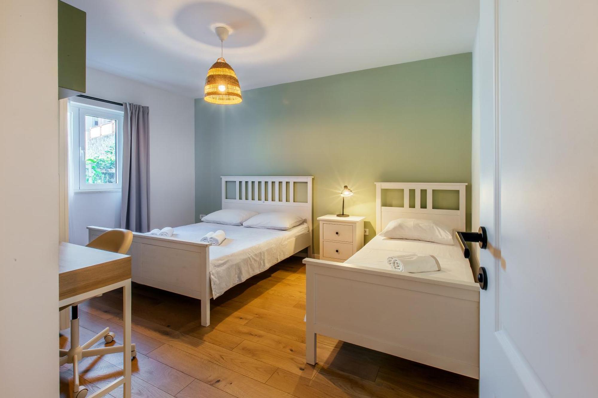 Split City Stay,Family Garden Apartments ,Kids Friendly, Parking In Private Garage * Split