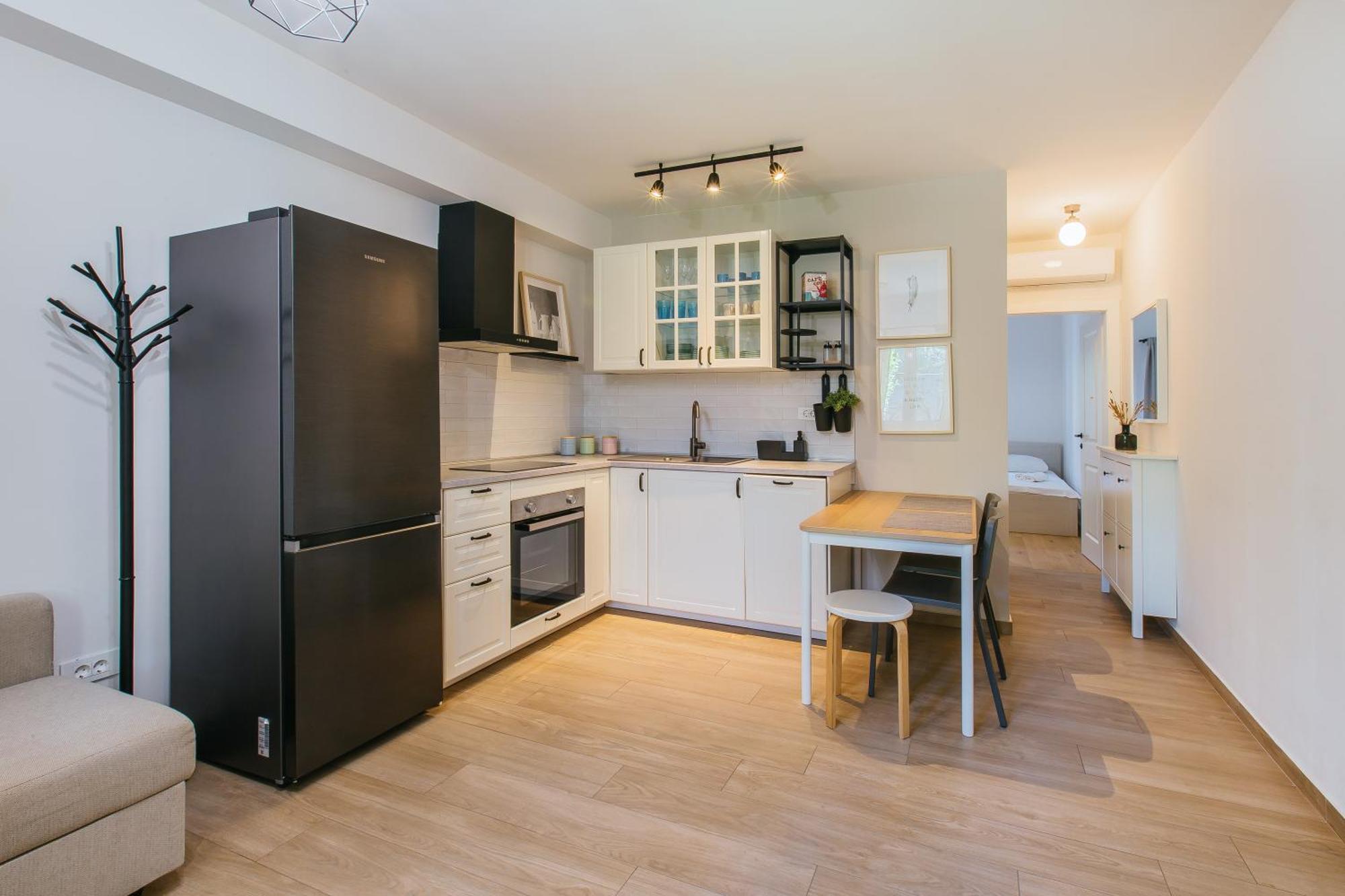 Split City Stay,Family Garden Apartments ,Kids Friendly, Parking In Private Garage